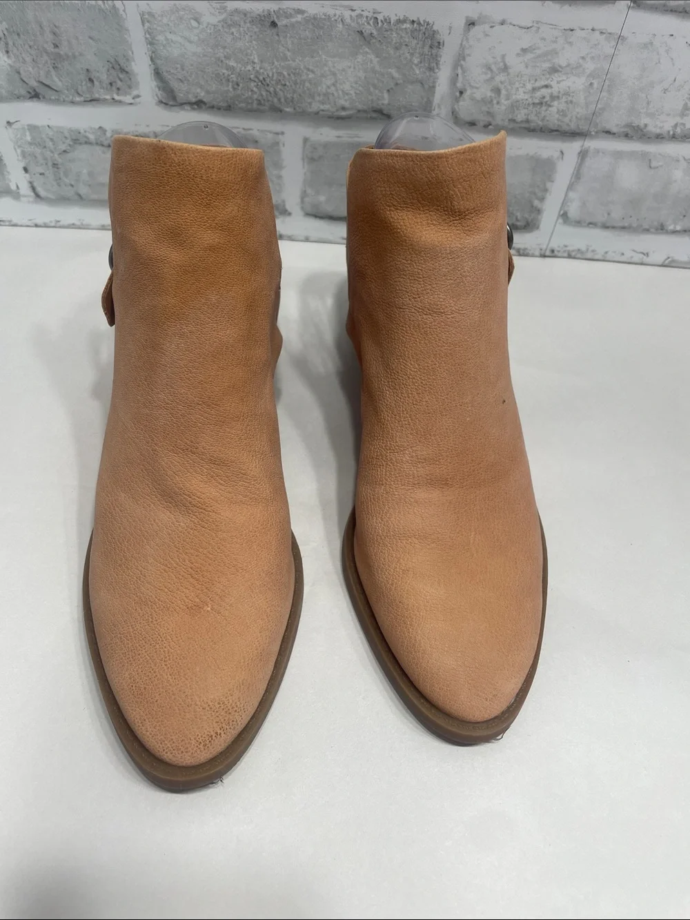Lucky Brand Leather Tan Cutout Ankle Booties with Buckle preowned. Size 6.5
